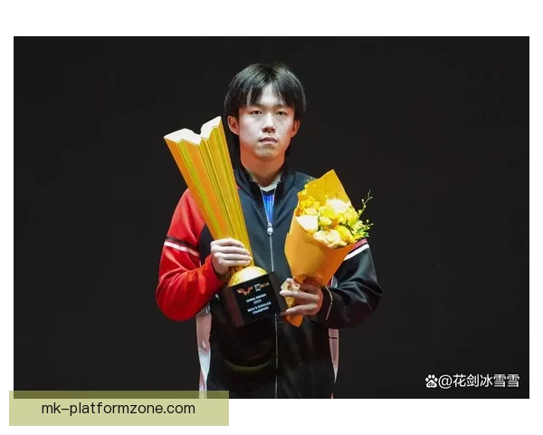 刘国正妻子看王楚钦比赛泪洒现场 累到双手撑地感动不已